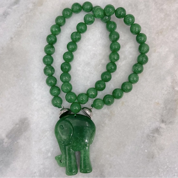 Green Jade Carved Elephant Sterling Silver Magnetic Clasp Necklace - Picture 3 of 11